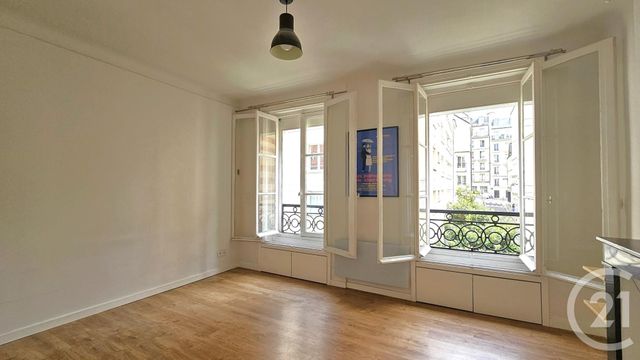 Appartement Studio à vendre - 1 pièce - 27.0 m2 - PARIS - 75018 - ILE-DE-FRANCE - Century 21 Prestige Montmartre